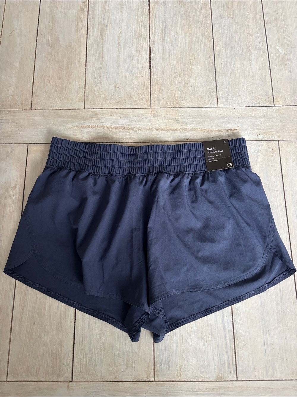 NWT Gap Fit Runaround Athletic Shorts Large